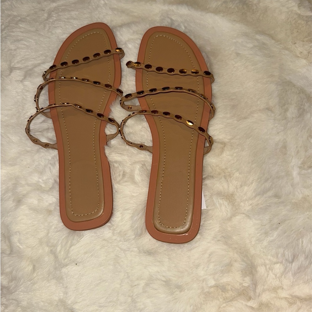 Chic Tan Strappy Sandals